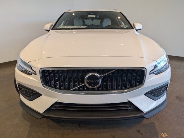 New 2026 Volvo V60 B5 Cross Country Ultra w/ Protection Package Premier image 2