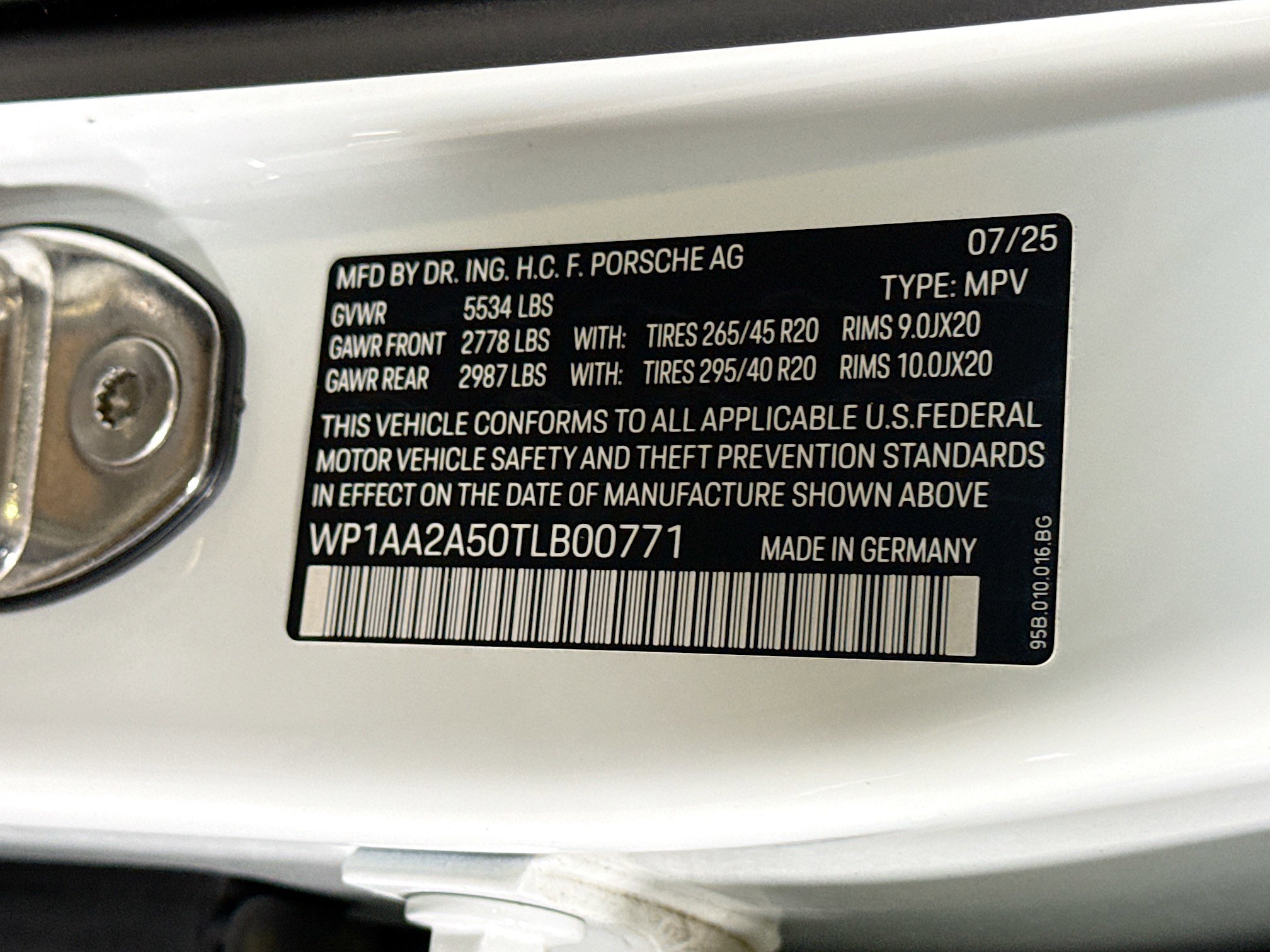 Certified 2026 Porsche Macan AWD/4WD image 43