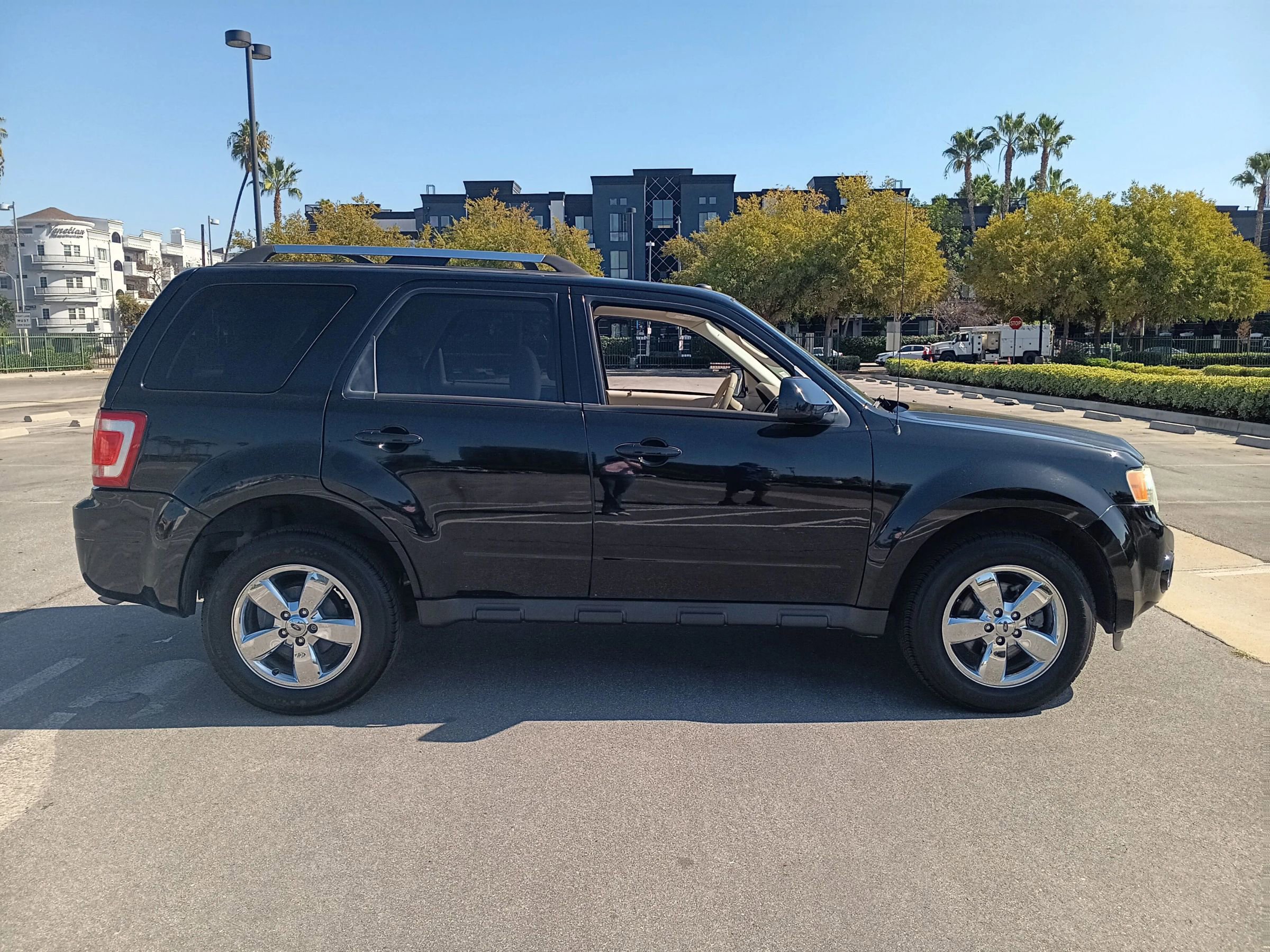 Used 2010 Ford Escape Limited image 8