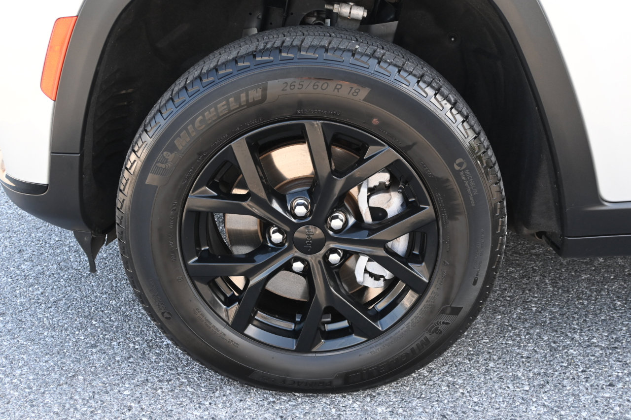 Used 2024 Jeep Grand Cherokee L Laredo image 37