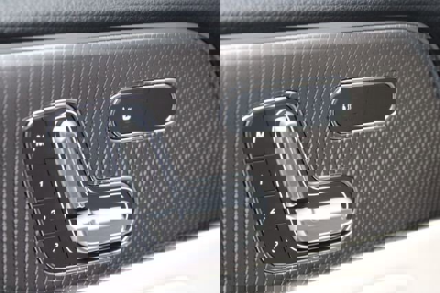 Used 2021 Mercedes-Benz GLB 250 4MATIC w/ Premium Package image 12