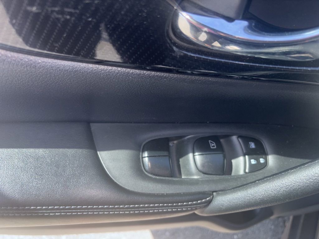 Used 2020 Nissan Rogue SL w/ Premium Package image 9