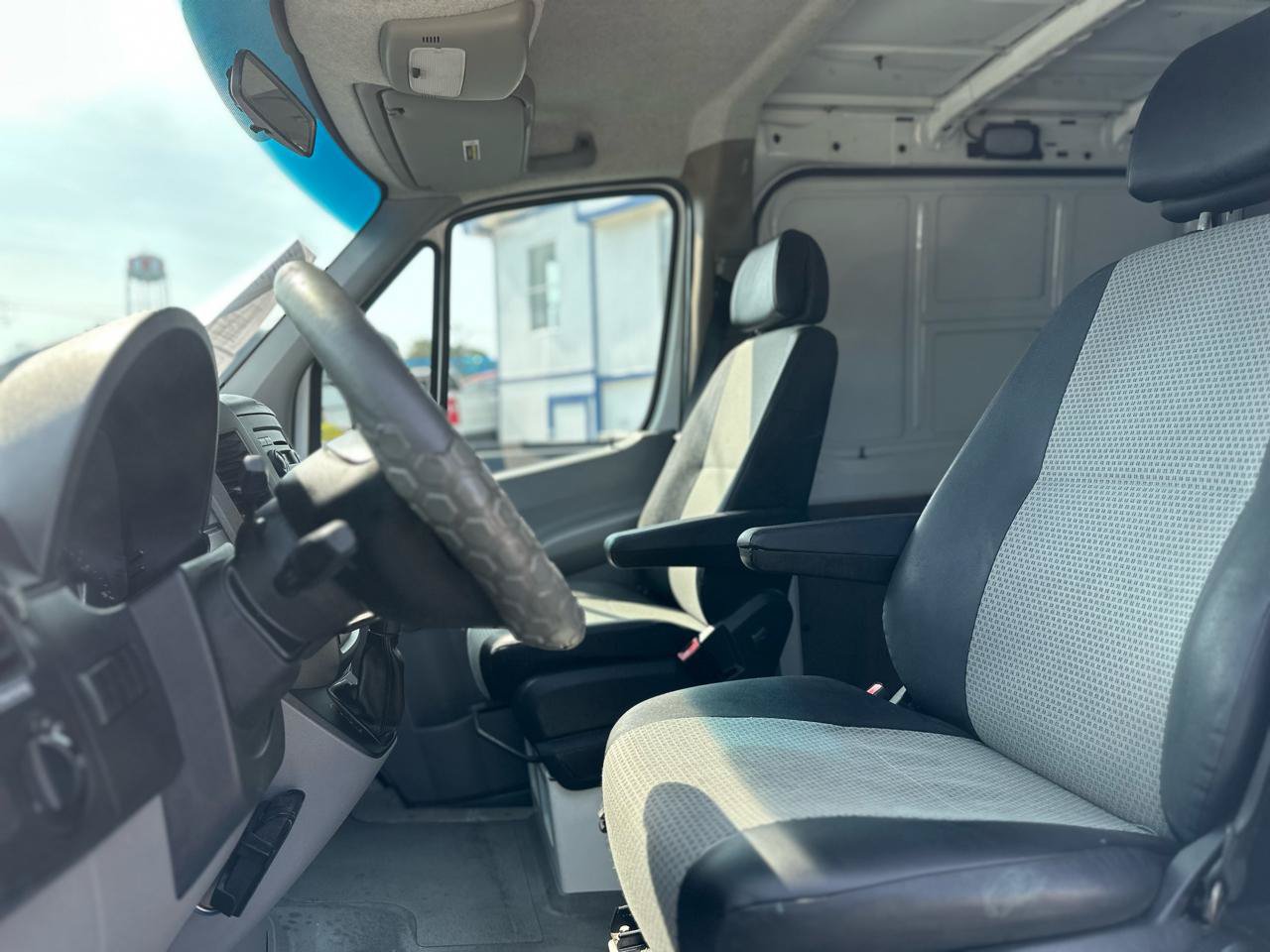 Used 2008 Dodge Sprinter 2500 RWD image 9