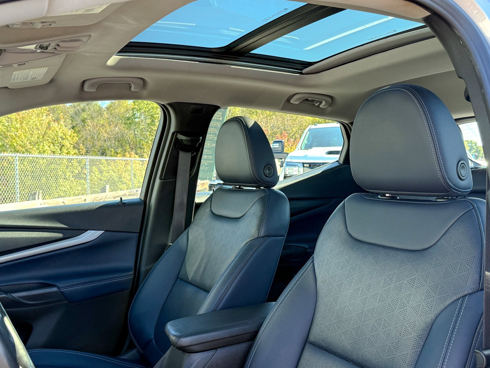 Used 2022 Chevrolet Bolt EUV Premier w/ Launch Edition image 24