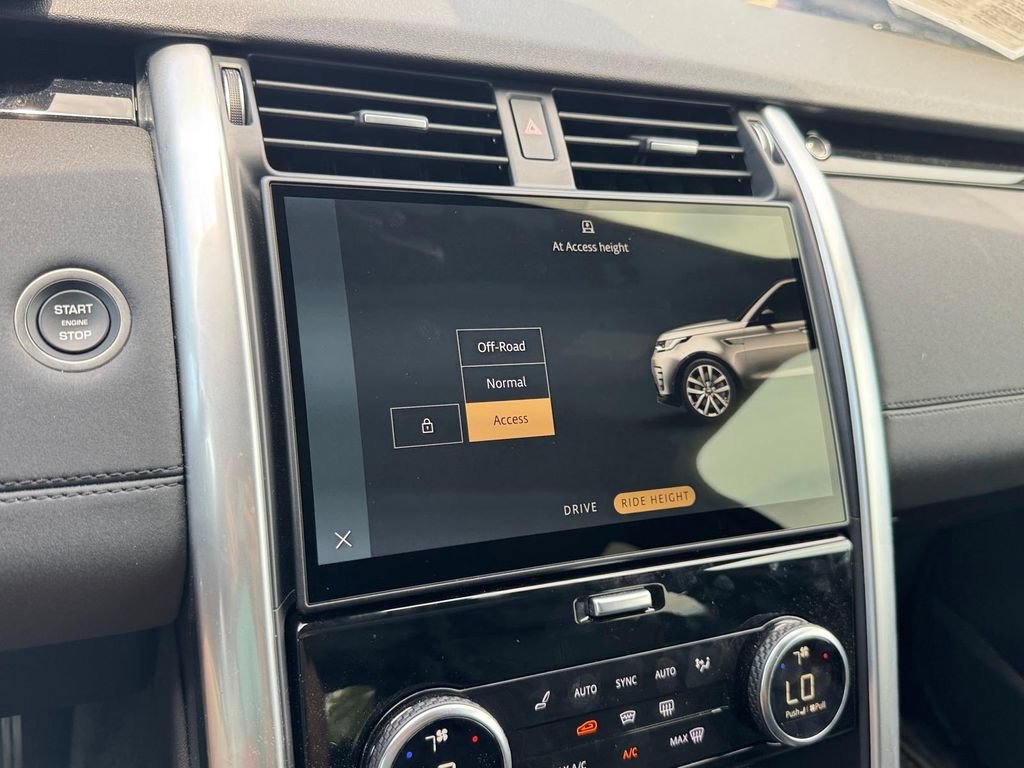 Used 2025 Land Rover Discovery S AWD/4WD image 19