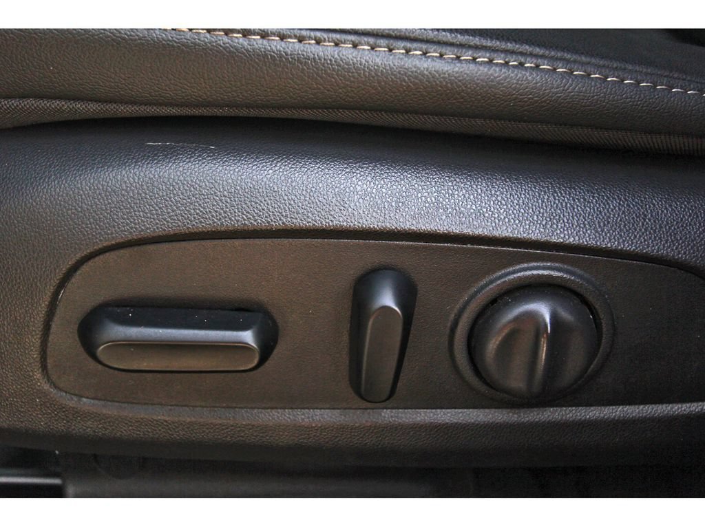 Used 2025 Chevrolet Trax ACTIV w/ Sunroof Package FWD image 26