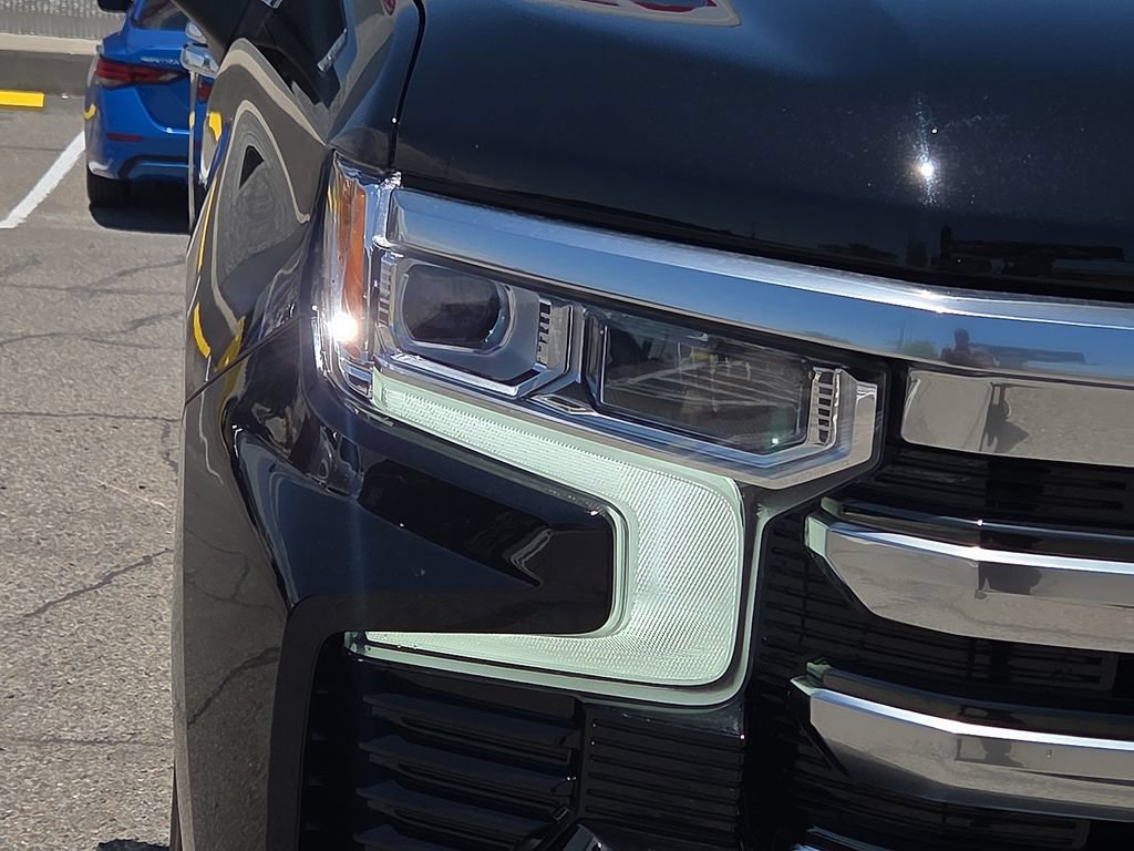 Used 2025 Chevrolet Silverado 1500 High Country AWD/4WD image 8