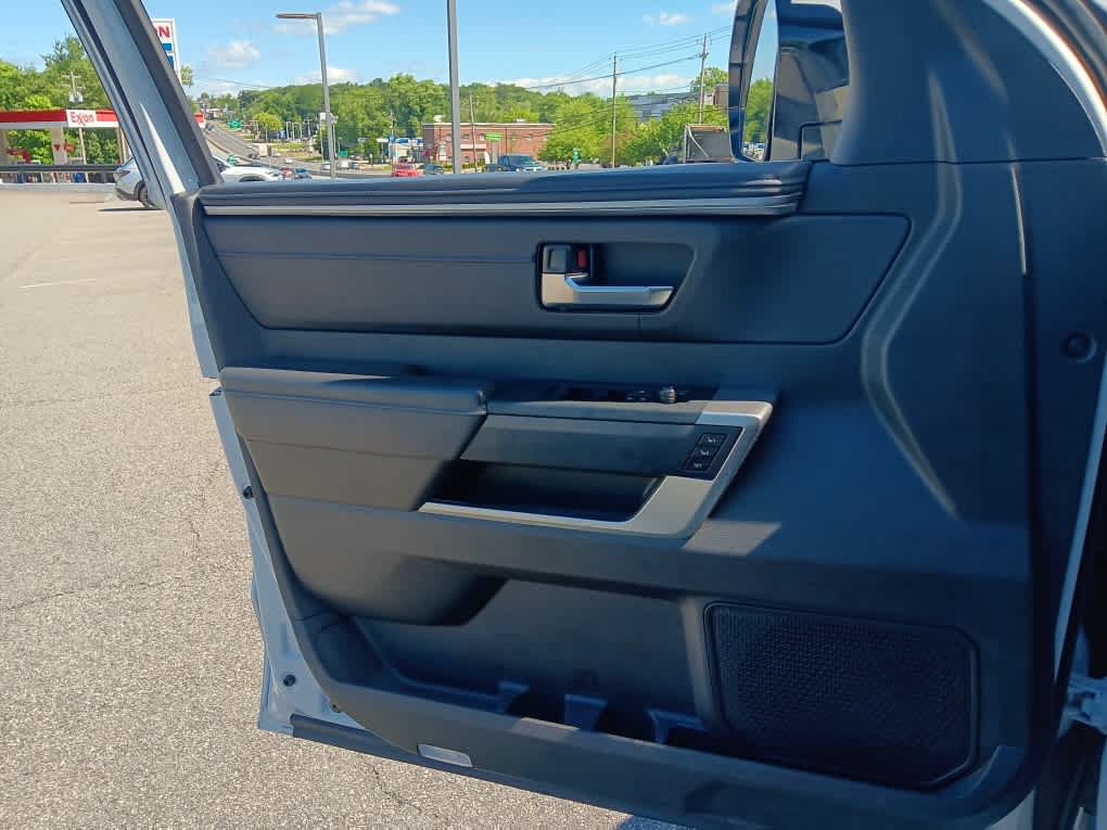 Used 2024 Toyota Tundra Platinum AWD/4WD image 30