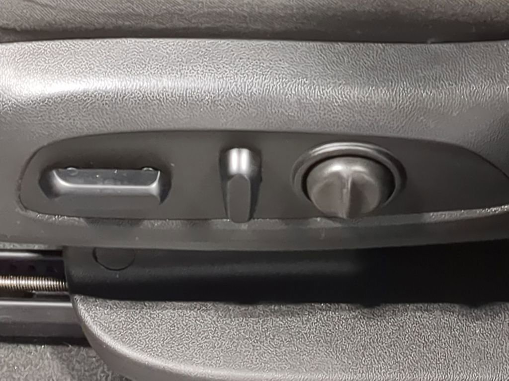 Used 2018 Chevrolet Equinox LT FWD image 21