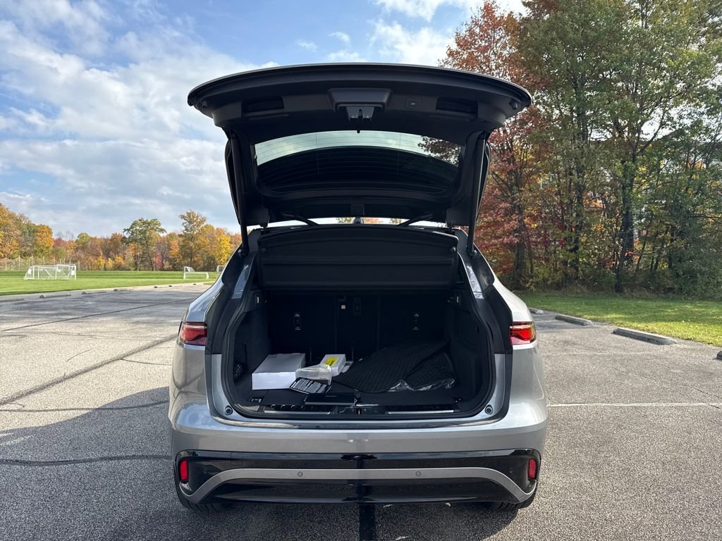 Used 2026 Jaguar F-PACE R-Dynamic S AWD/4WD image 9
