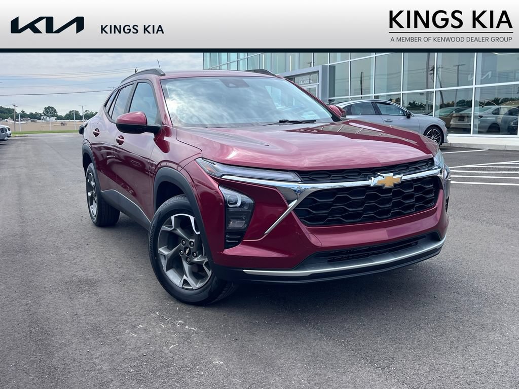 Used 2024 Chevrolet Trax LT w/ Driver Confidence Package FWD image 1