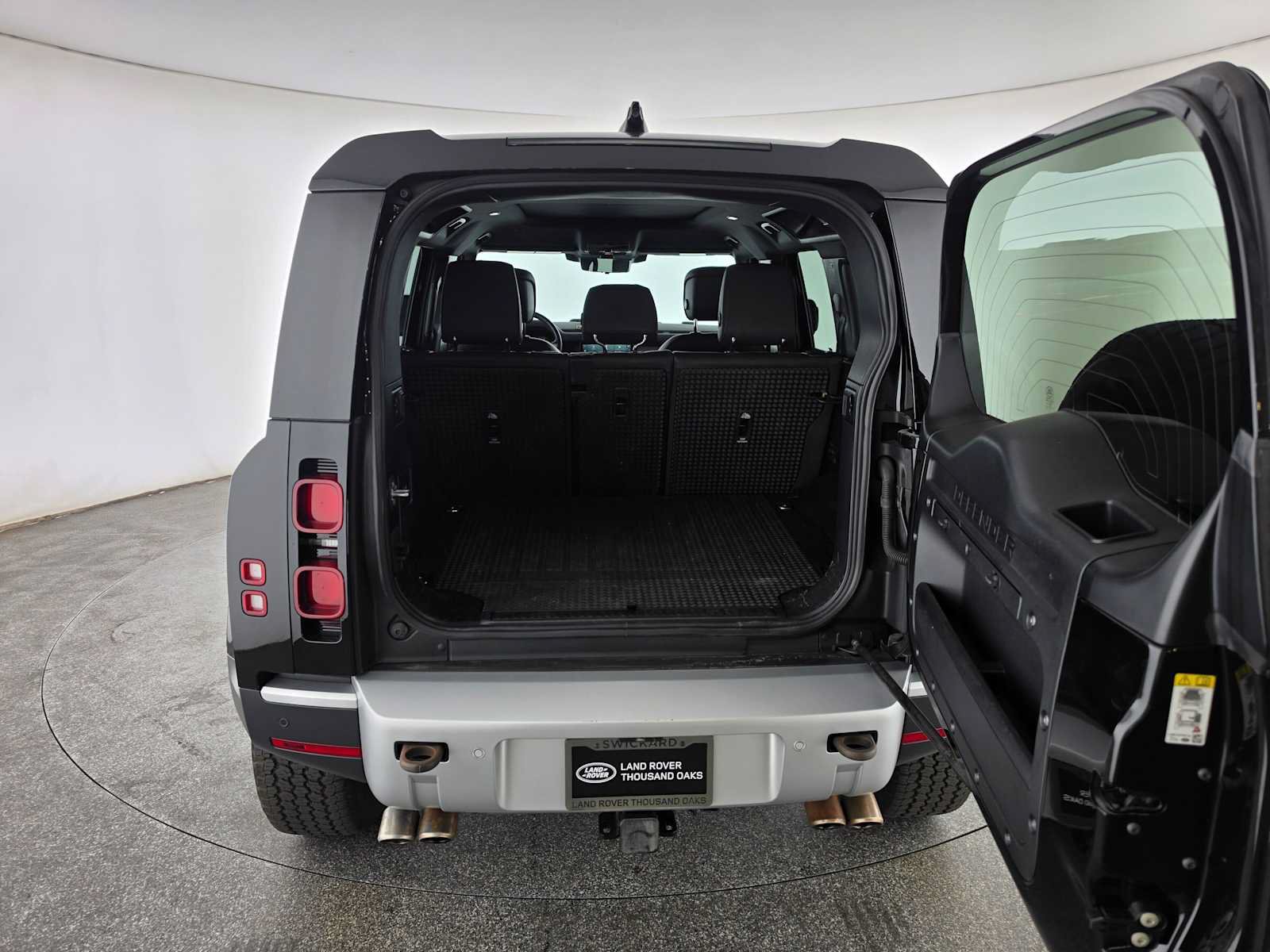 Used 2024 Land Rover Defender 110 SE AWD/4WD image 14
