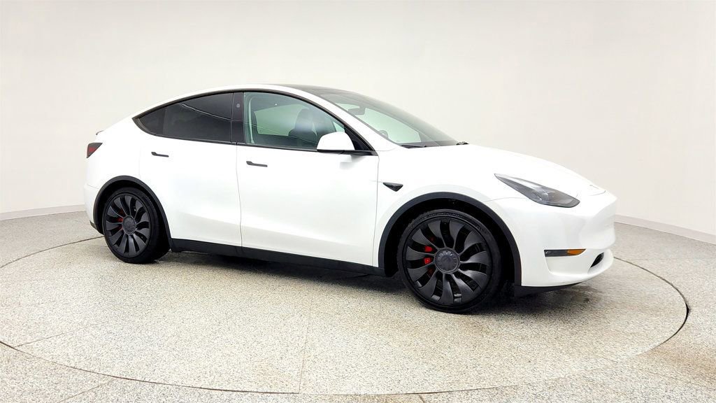Used 2025 Tesla Model Y Performance image 3