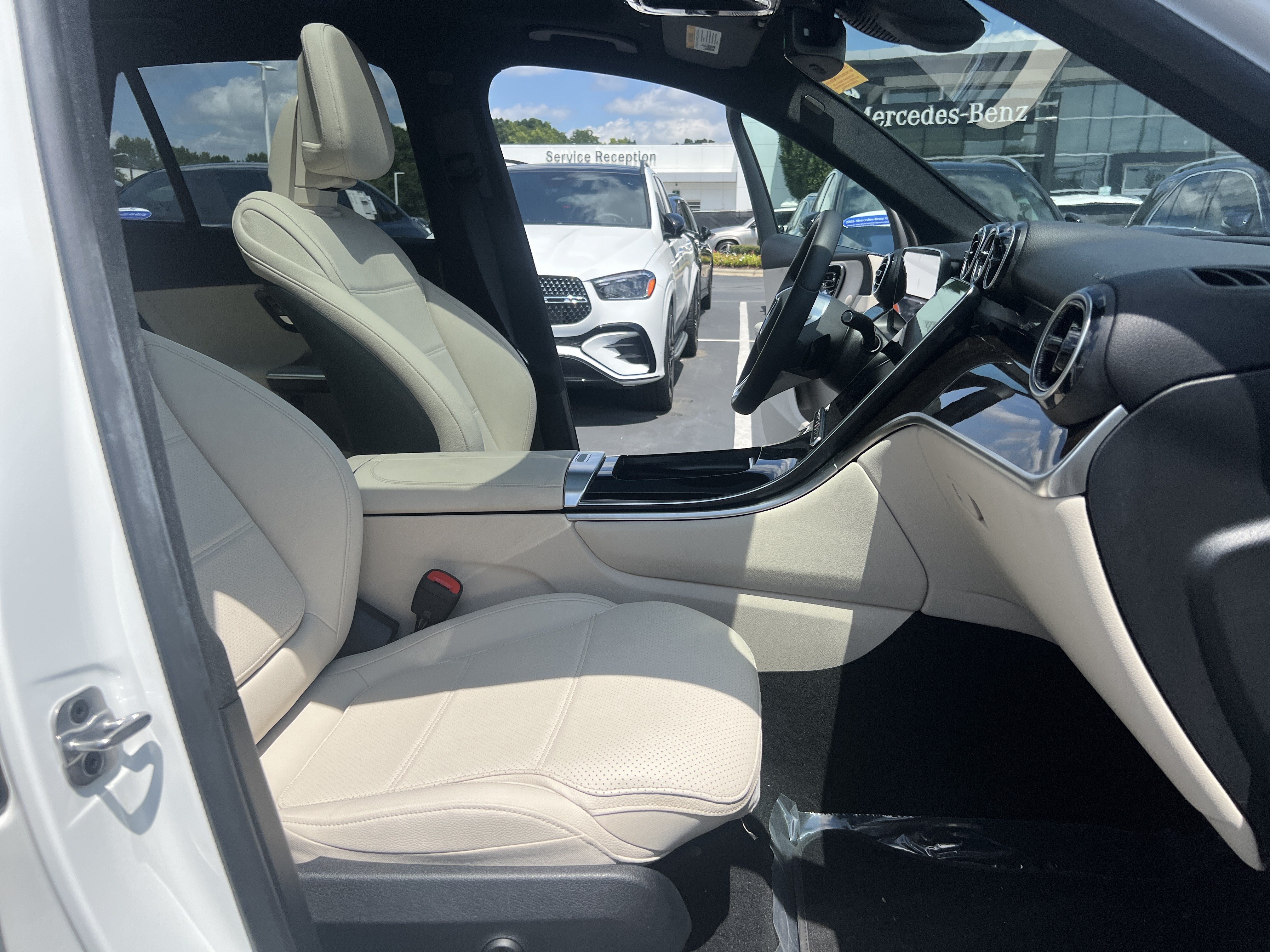 Certified 2025 Mercedes-Benz GLC 300 4MATIC image 35
