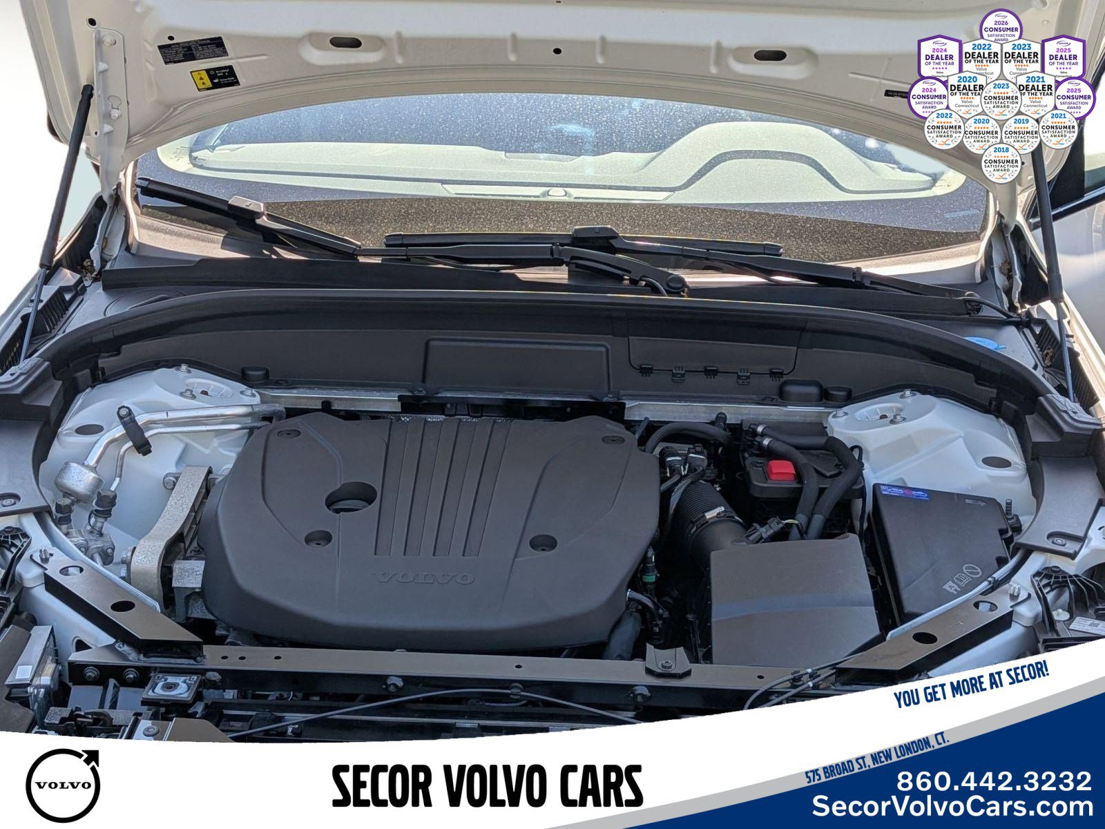 Certified 2024 Volvo XC60 B5 Plus w/ Protection Package Premier AWD/4WD image 29