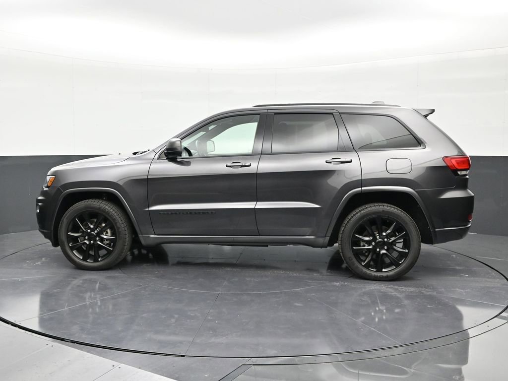 Used 2021 Jeep Grand Cherokee Laredo X image 2