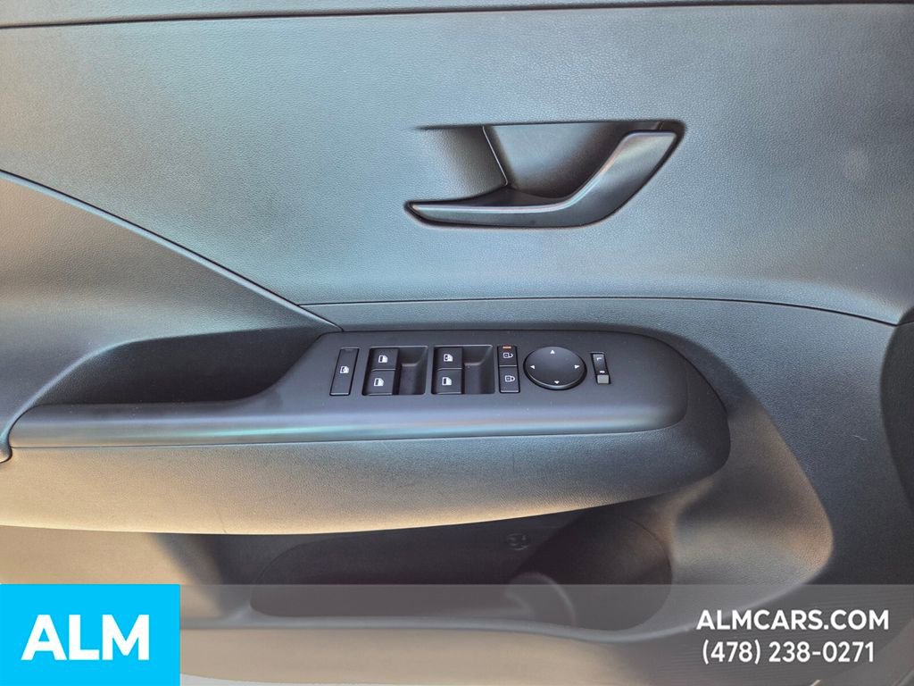 Used 2025 Hyundai Kona SE image 24