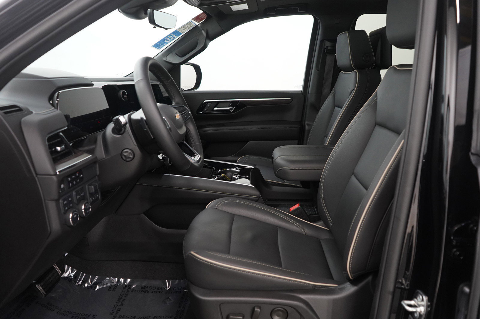 Used 2025 Chevrolet Suburban Premier image 16