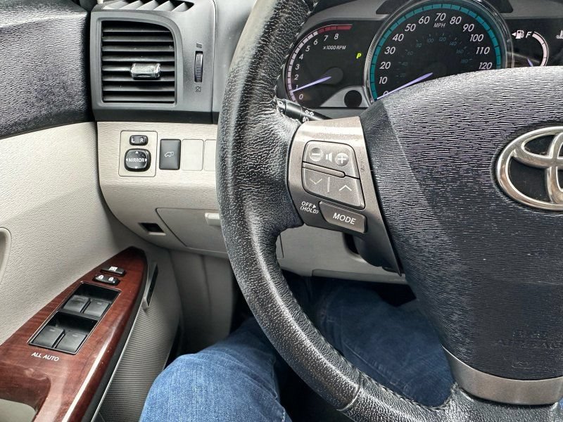 Used 2011 Toyota Venza w/ Comfort Pkg FWD image 12