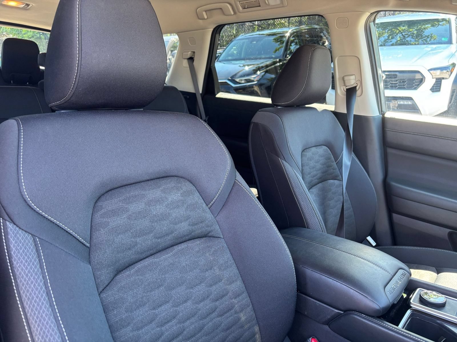 Used 2025 Nissan Pathfinder SV AWD/4WD image 29