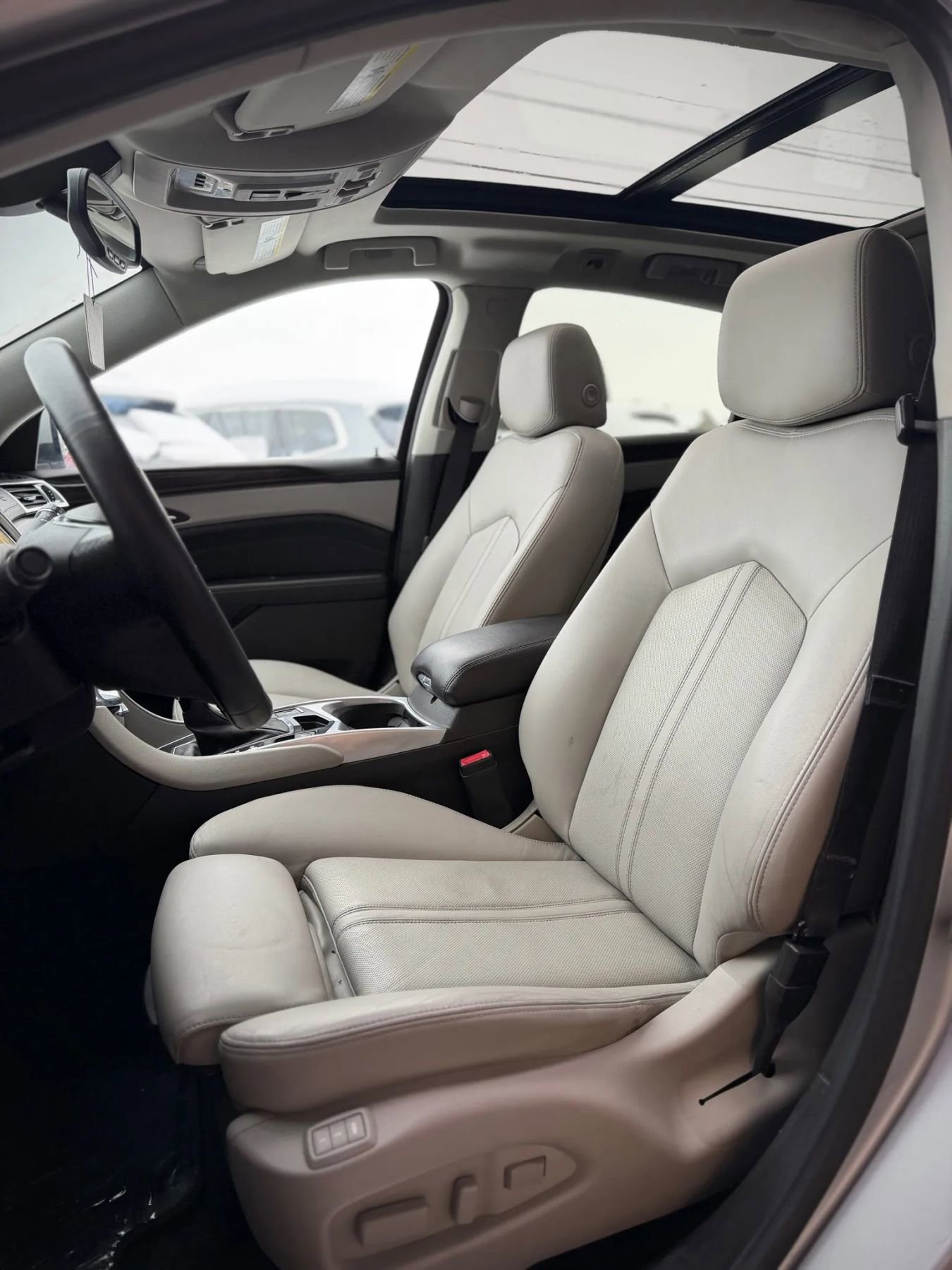 Used 2013 Cadillac SRX Luxury image 6