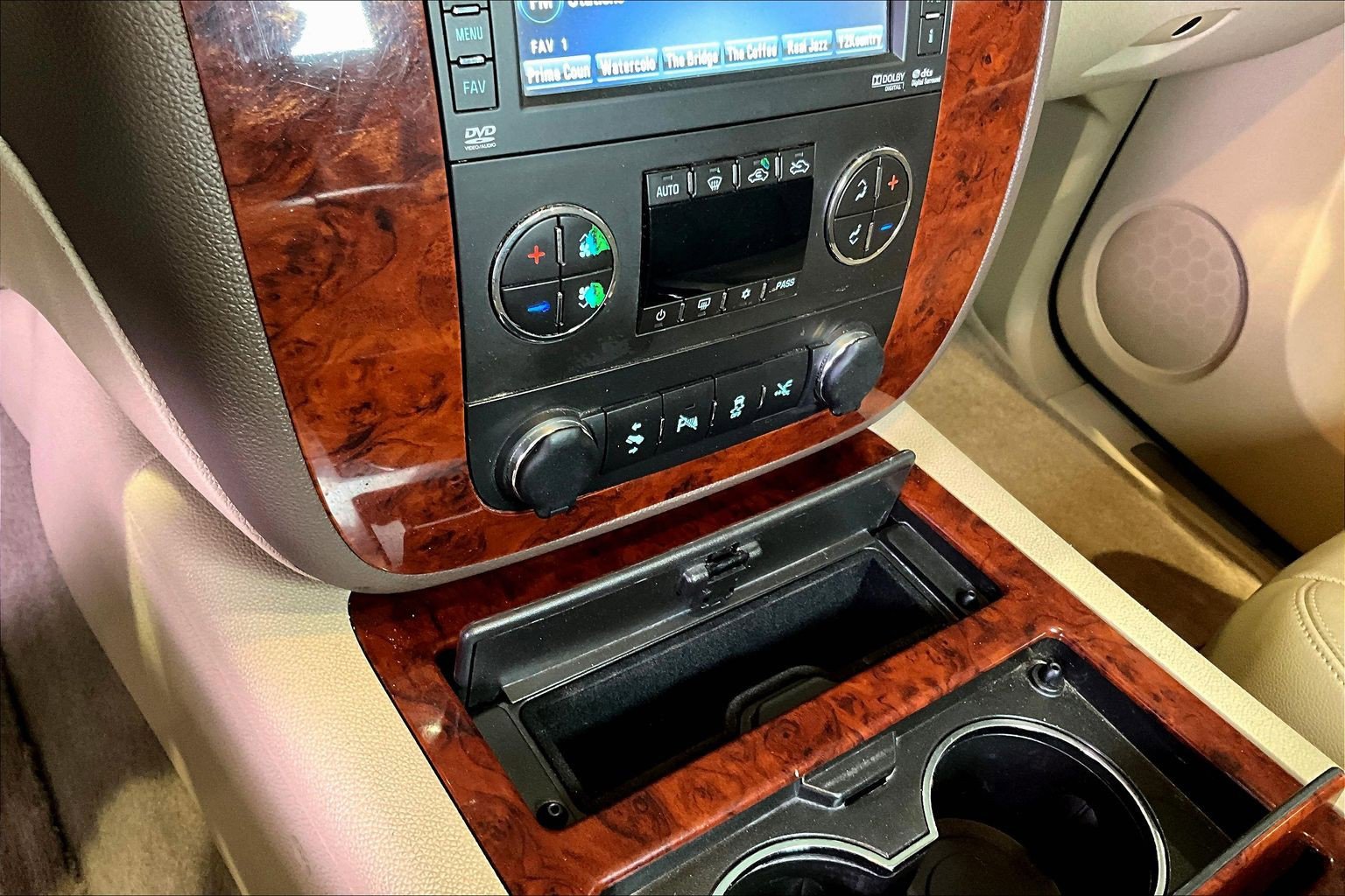 Used 2013 Chevrolet Avalanche LTZ AWD/4WD image 17