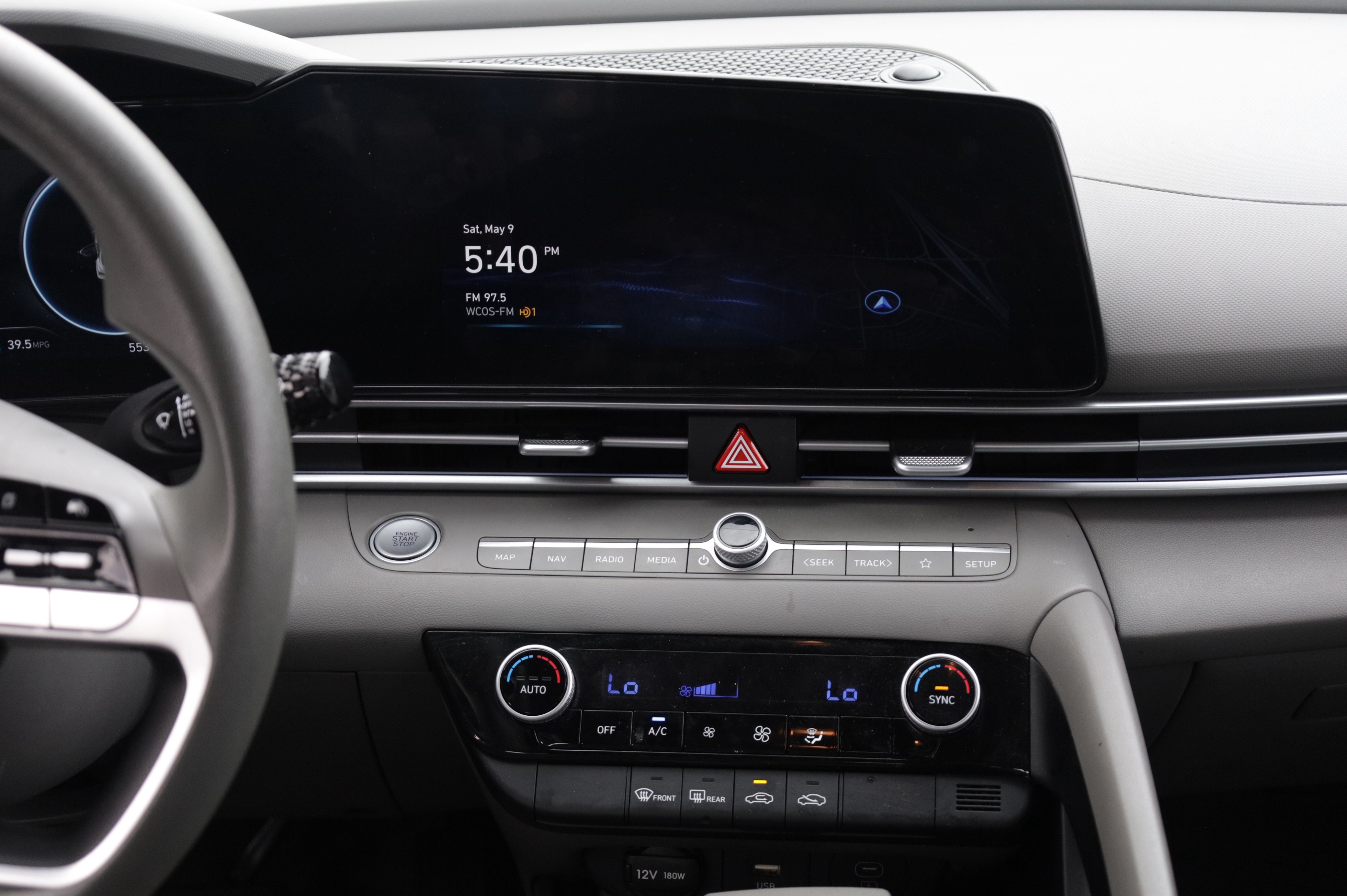 Used 2024 Hyundai Elantra SEL FWD image 8
