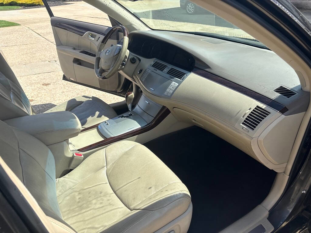 Used 2010 Toyota Avalon Limited image 10