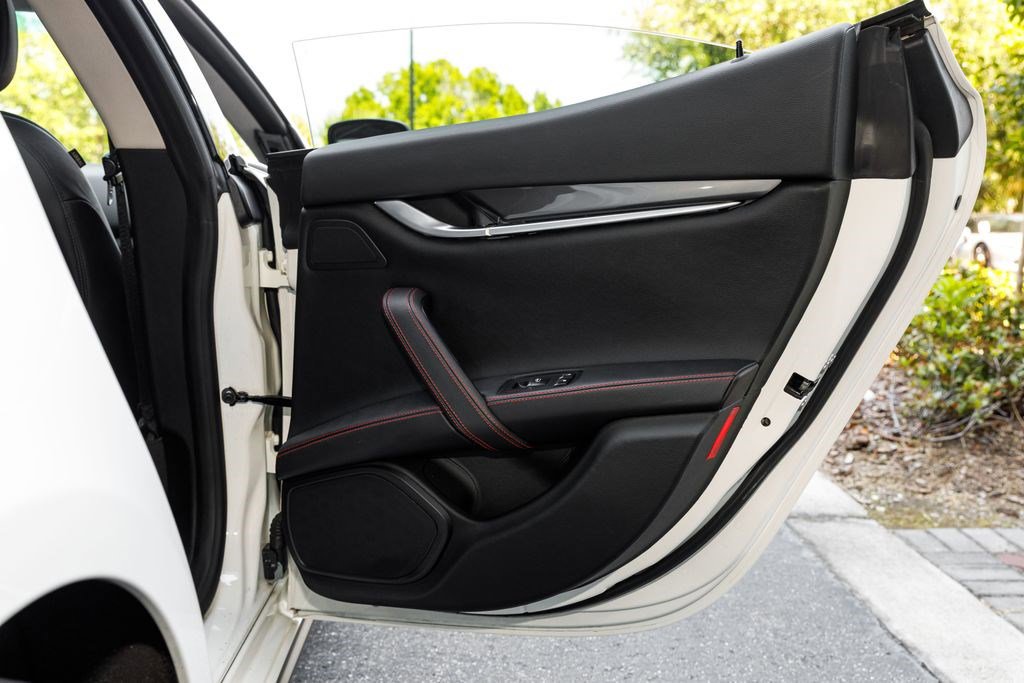 Used 2016 Maserati Ghibli image 14