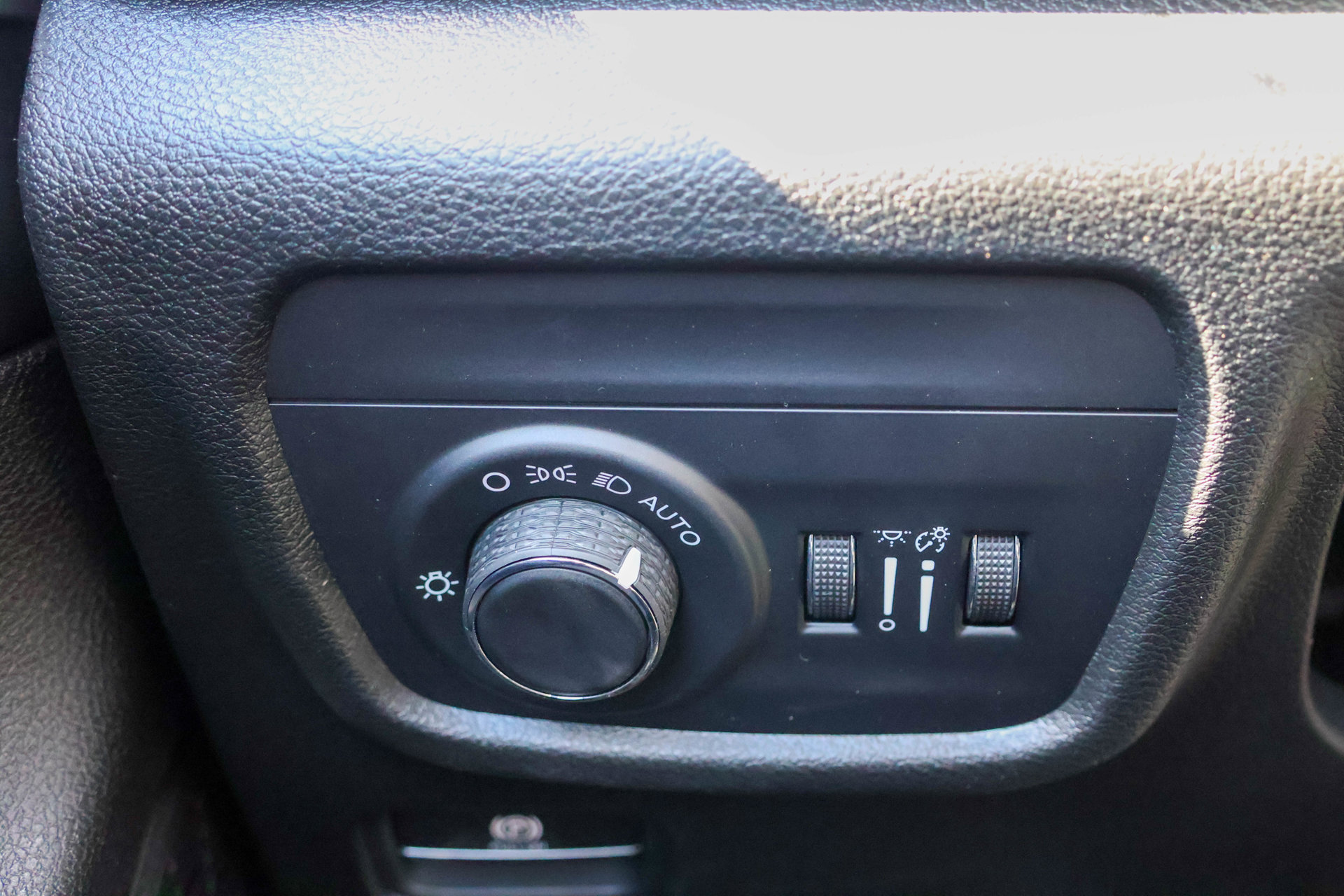 New 2026 Jeep Grand Cherokee Altitude AWD/4WD image 33