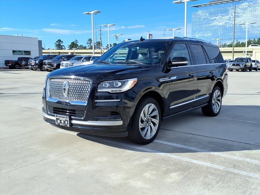 Used 2023 Lincoln Navigator Reserve image 2