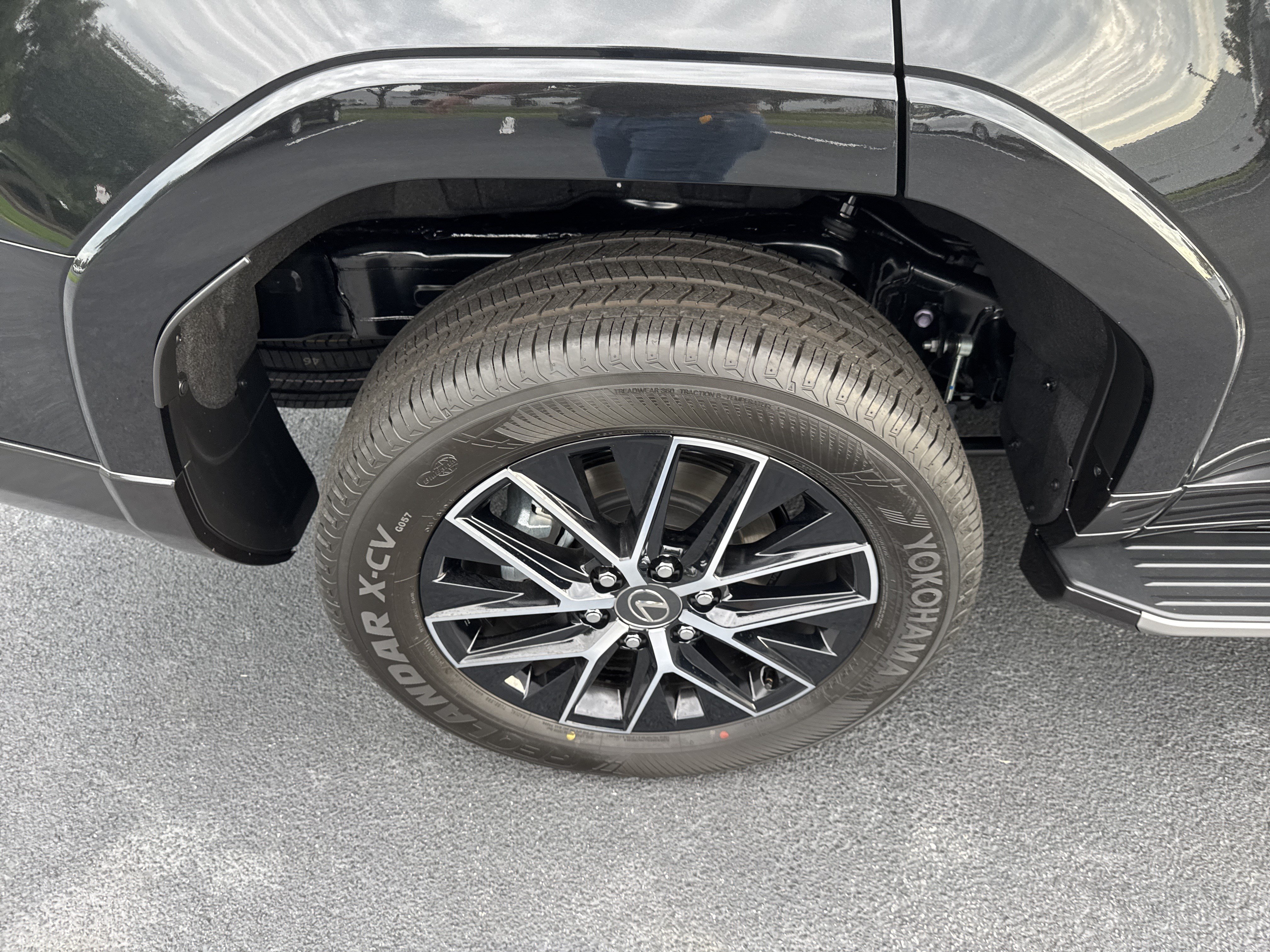 Used 2026 Lexus GX 550 w/ Accessory Package (2T) AWD/4WD image 11