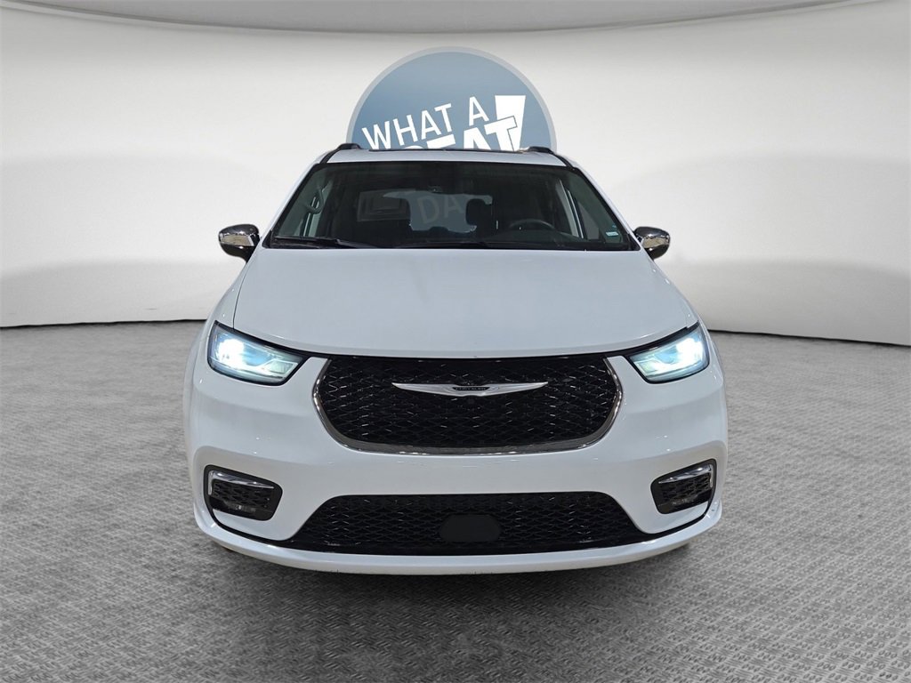 Used 2023 Chrysler Pacifica Limited image 9