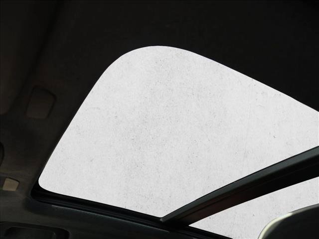 Used 2021 Volvo XC40 T4 R-Design w/ Climate Package FWD image 19