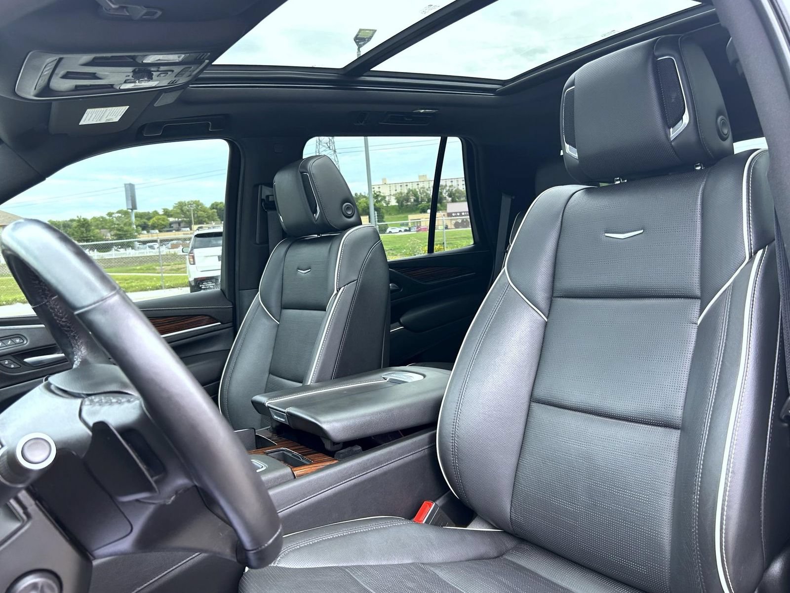 Used 2021 Cadillac Escalade Premium Luxury w/ Performance Package AWD/4WD image 17
