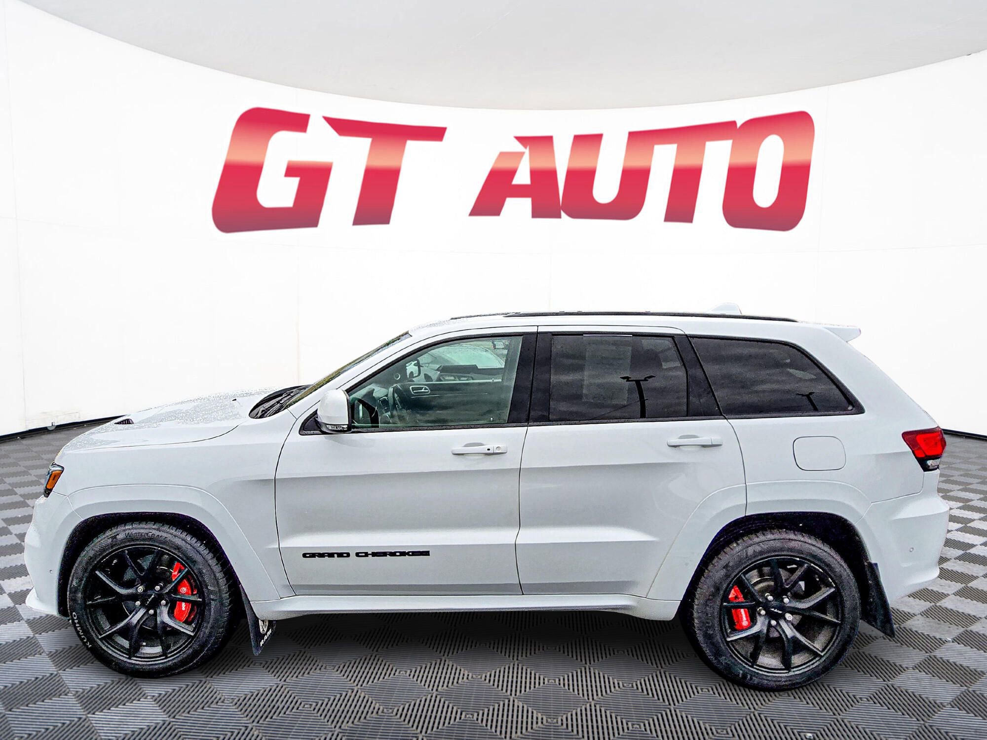 Used 2020 Jeep Grand Cherokee SRT image 4