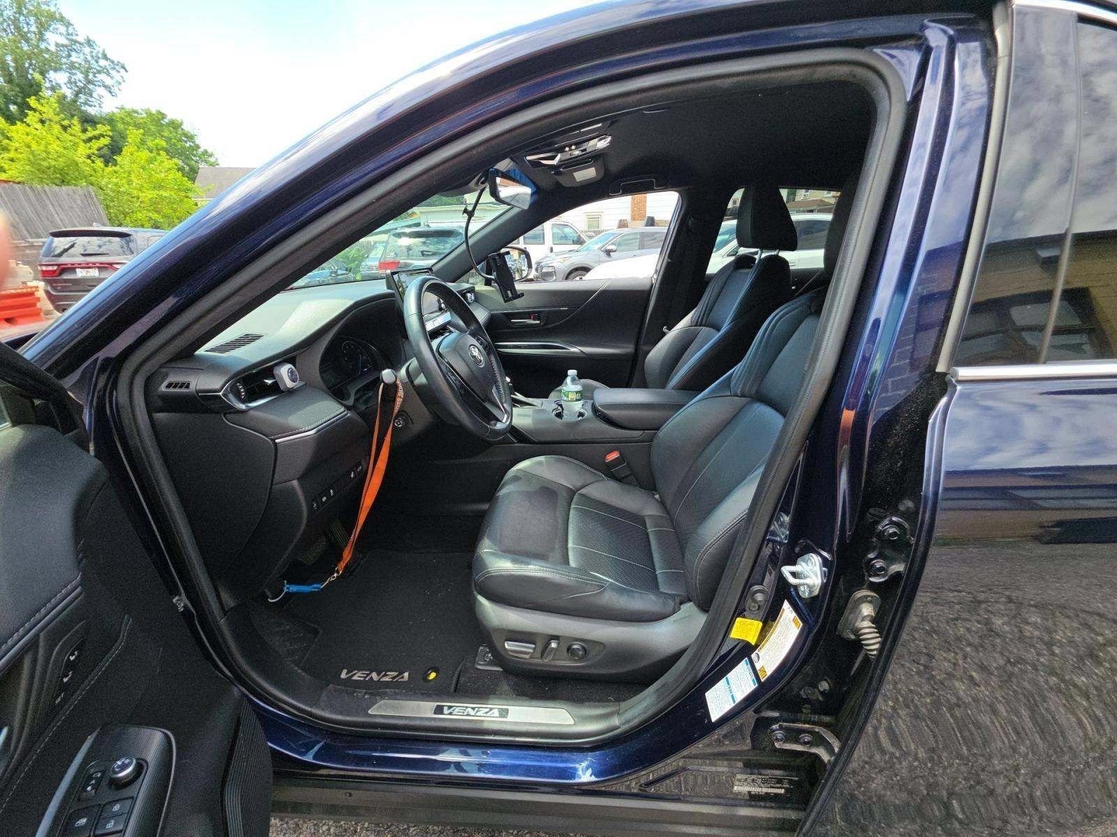 Used 2021 Toyota Venza XLE w/ Softex Package AWD/4WD image 6