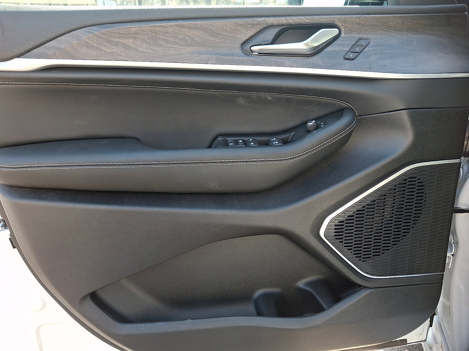 New 2026 Jeep Grand Cherokee Limited Reserve image 8