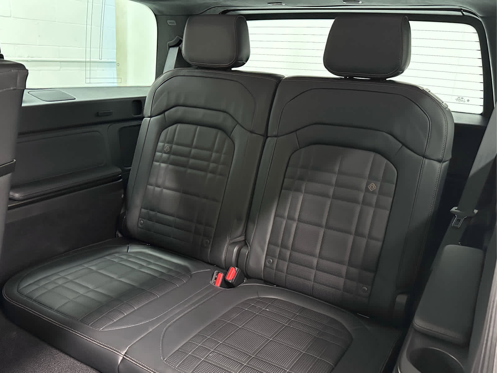 Used 2026 Rivian R1S Premium image 17