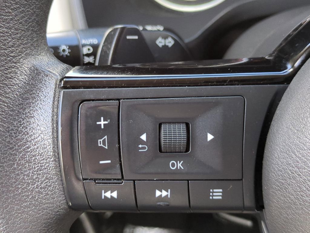 Used 2021 Nissan Rogue SV image 30