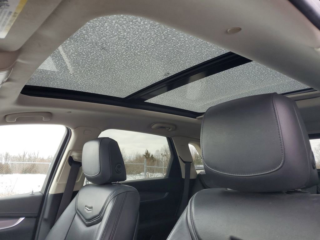 Used 2017 Cadillac XT5 Luxury w/ Driver Awareness Package image 7