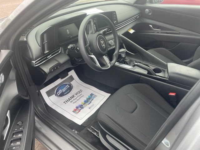 Certified 2025 Hyundai Elantra SE FWD image 15