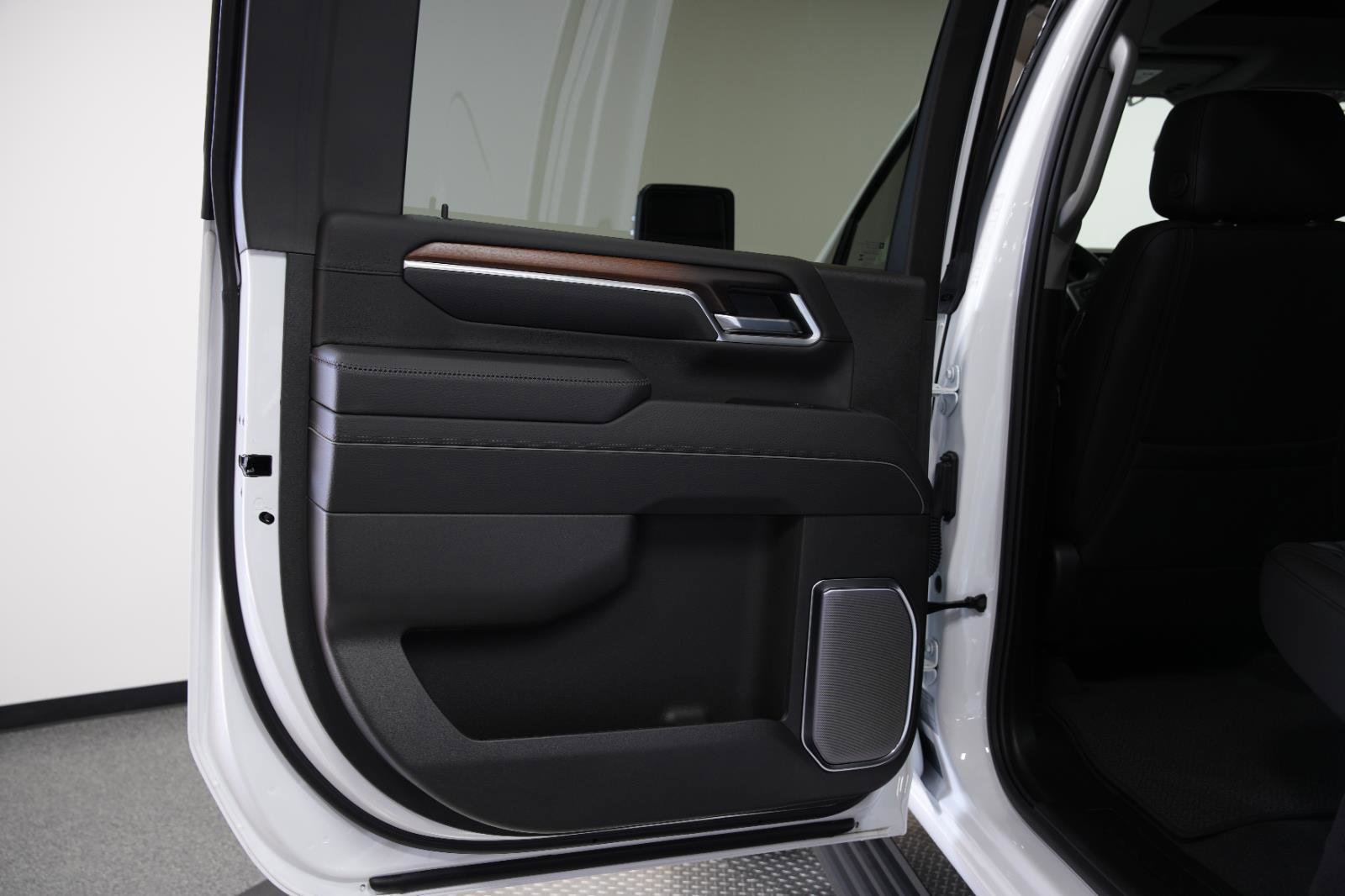 New 2025 GMC Sierra 2500 Denali w/ Denali Reserve Package image 24