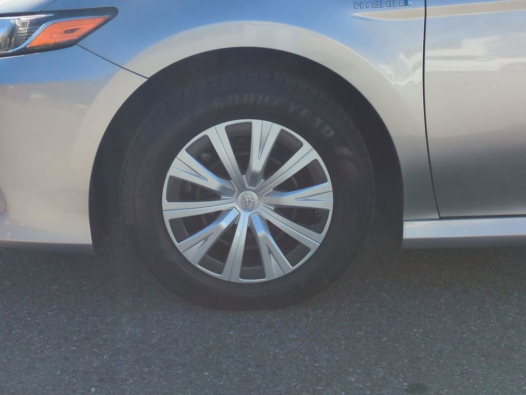 Used 2021 Toyota Camry LE image 11