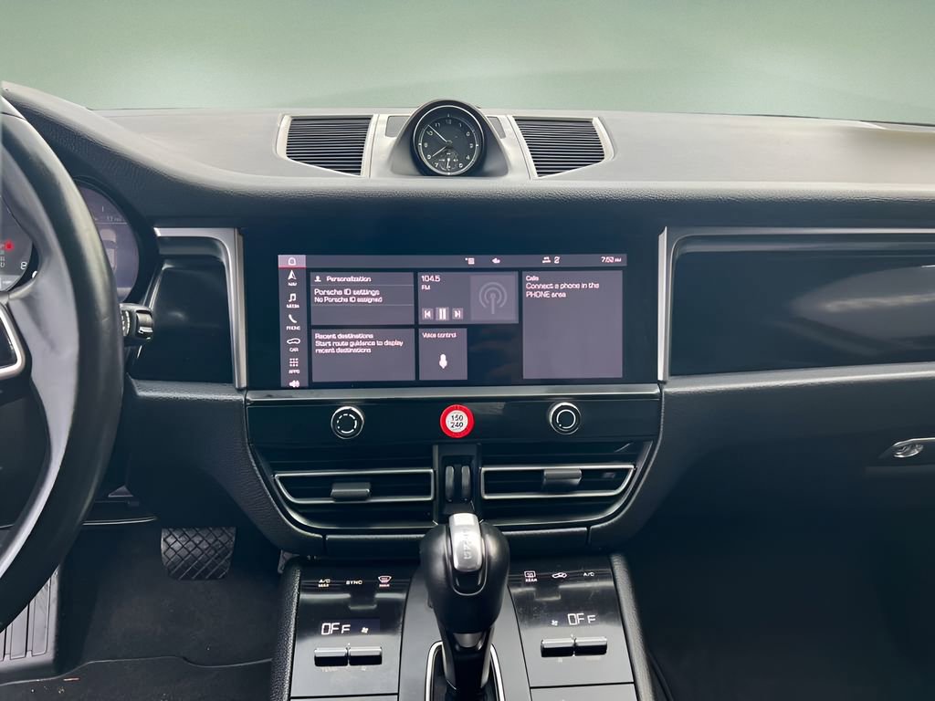 Used 2024 Porsche Macan T AWD/4WD image 20