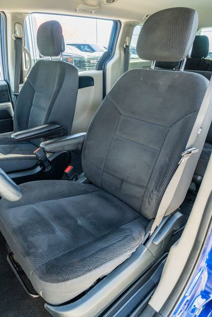 Used 2018 Dodge Grand Caravan SE w/ UConnect Hands-Free Group image 19