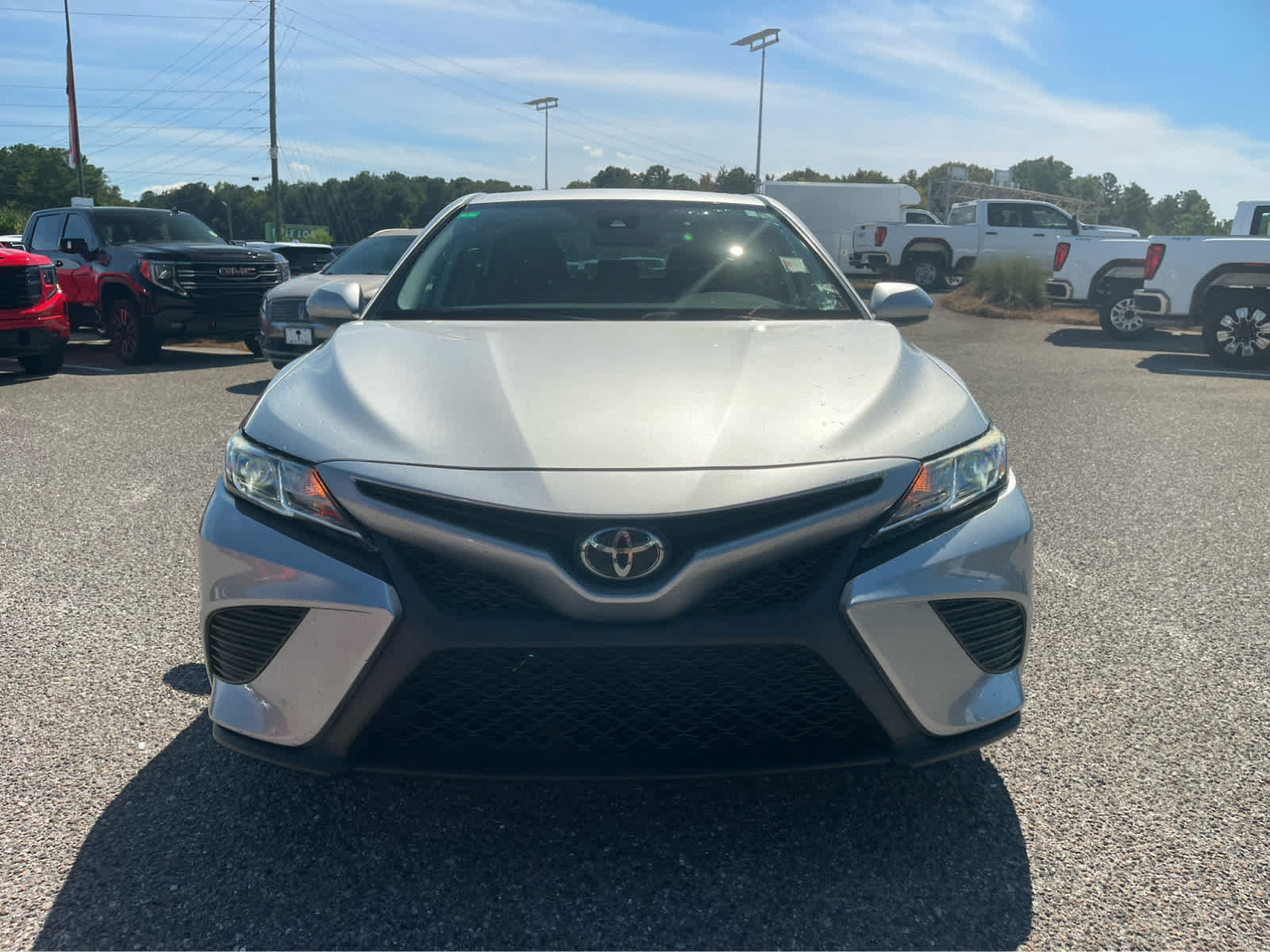 Used 2020 Toyota Camry SE FWD image 2