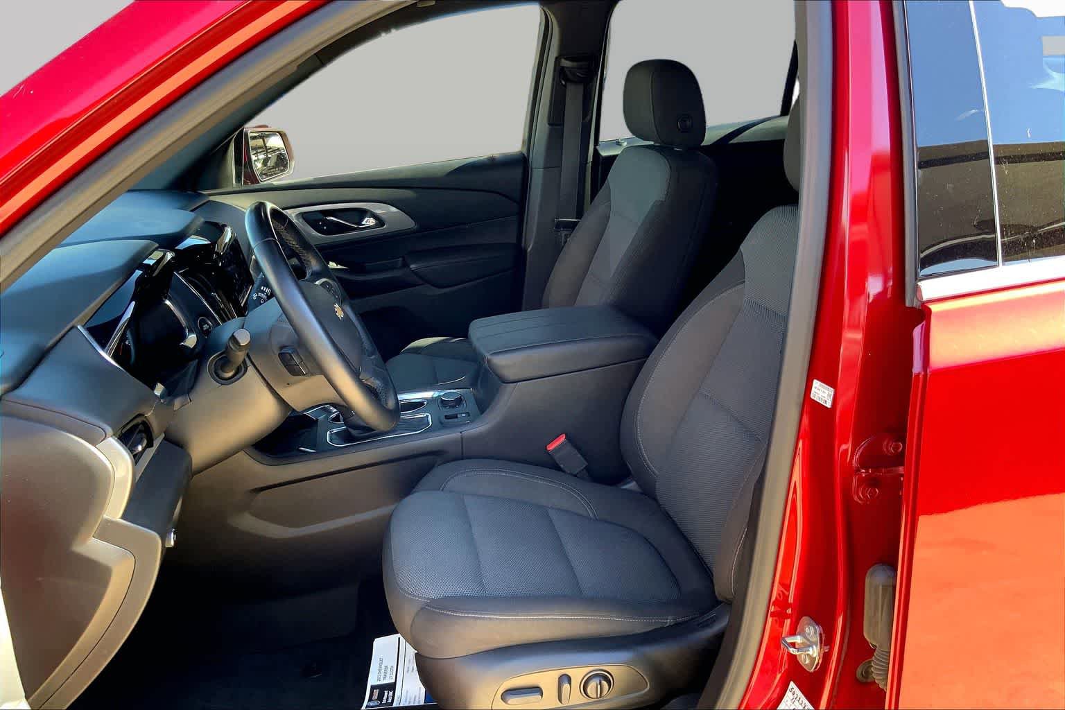 Used 2023 Chevrolet Traverse LT FWD image 8