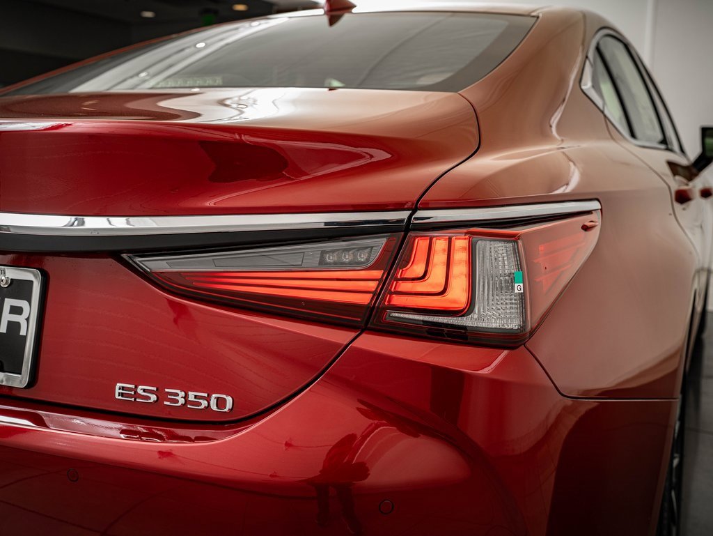 New 2025 Lexus ES 350 w/ Premium Package image 9