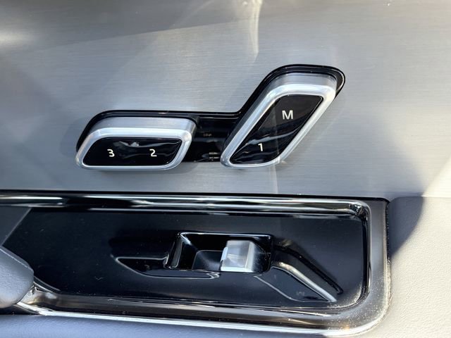 Used 2025 Land Rover Range Rover Sport SE image 19